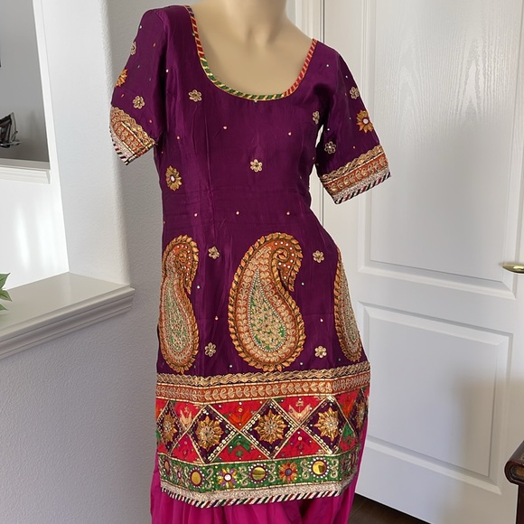 Brand New Pure Silk Suit - Picture 2 of 5